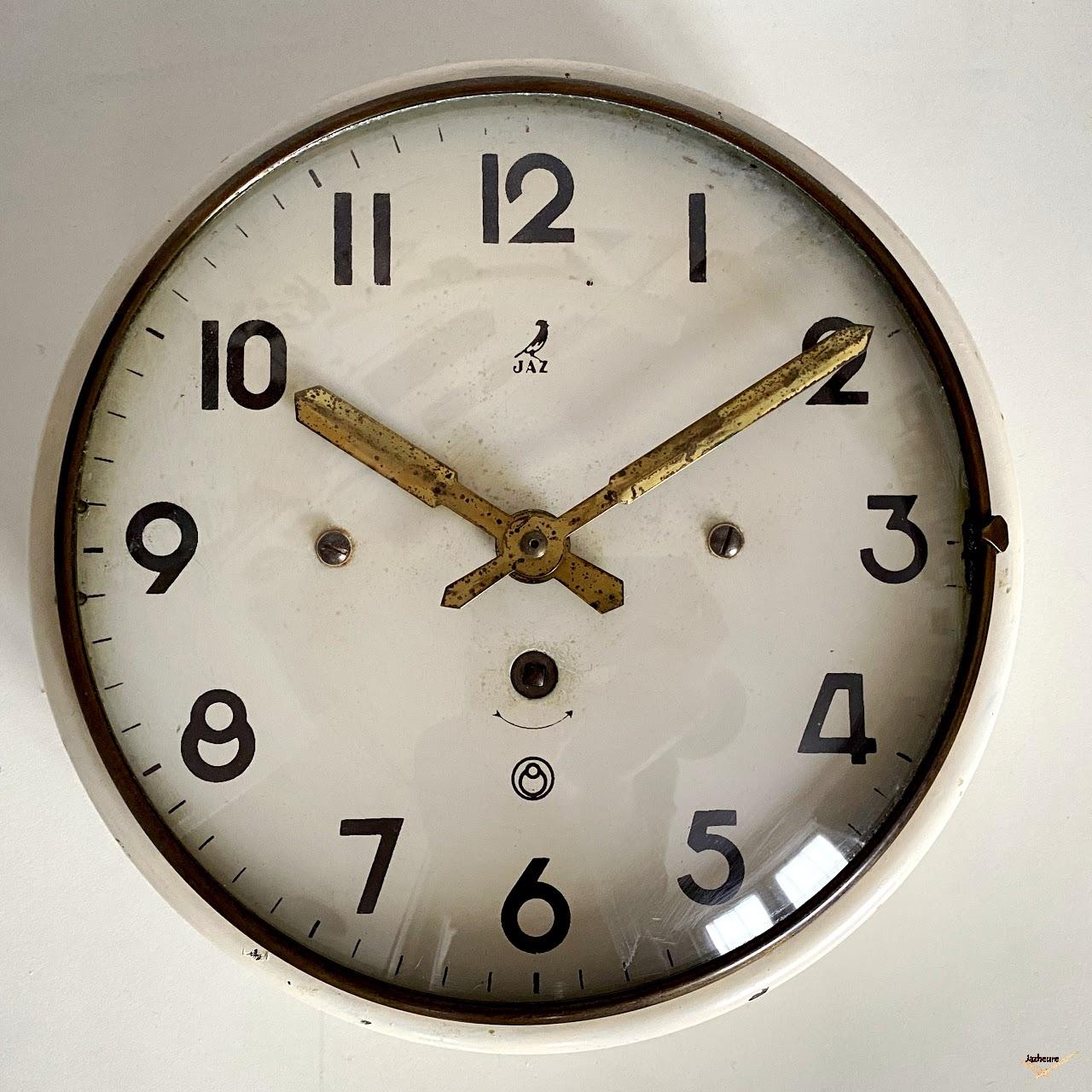 Horloge murale Jaz, heure et date, 1976 Doré Plastique/Plexiglass/Résine Horloge murale Jaz, heure et date, 1976 Doré Plastique/Plexiglass/Résine