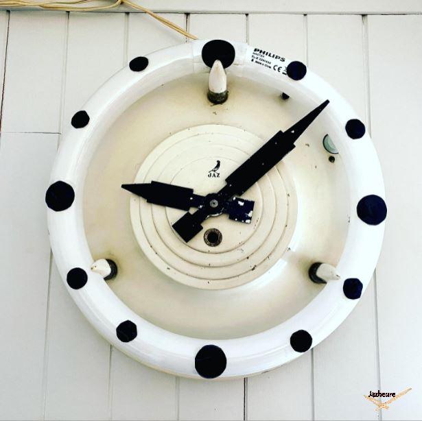 Horloge, pendule murale Jaz transistor Lic Ato, modèle Bougic Horloge, pendule murale Jaz transistor Lic Ato, modèle Bougic