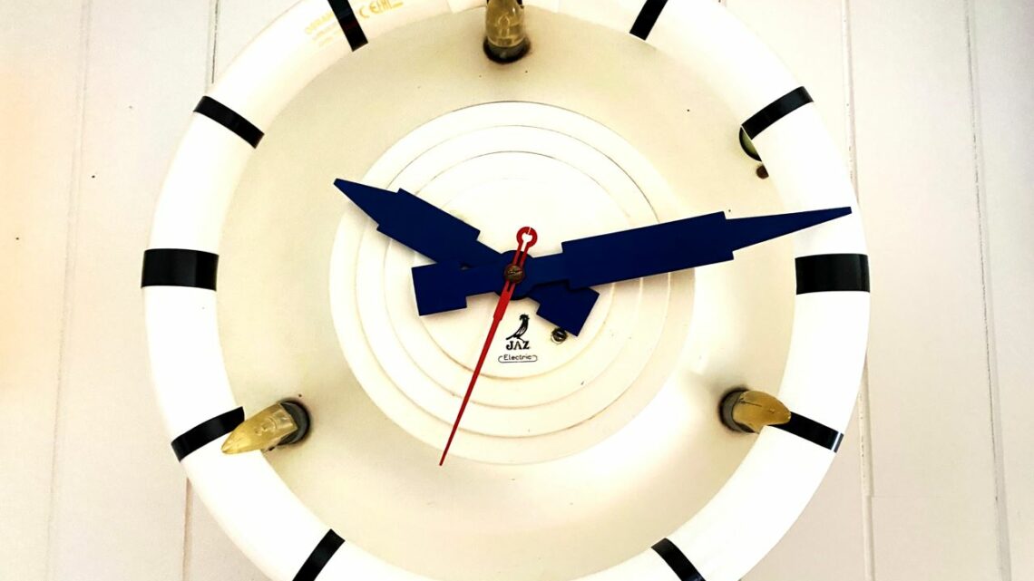 Horloge Jaz SOLIC éclairante (1953-1955)